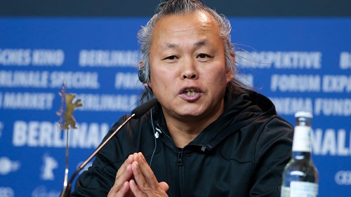 Kim Ki-duk trả lời phỏng vấn.