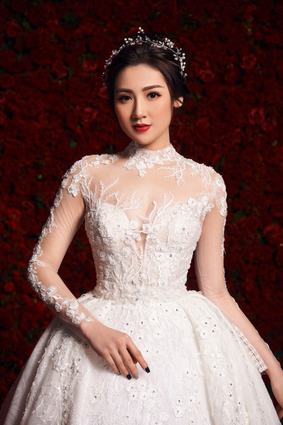 Á hậu Tú Anh.