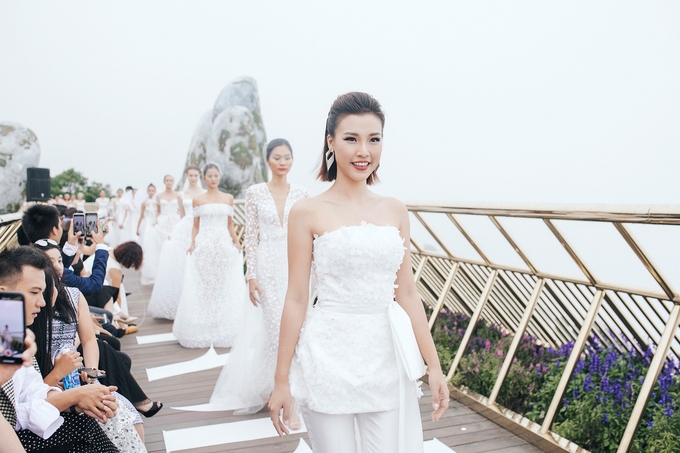 Dàn diễn viên 'Tháng năm rực rỡ' diện váy cưới catwalk trên đỉnh Bà Nà