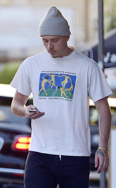 Brooklyn Beckham đã chia tay Chloe Grace Moretz hồi tháng 3 và hiện tại không tiết lộ chuyện hẹn hò.