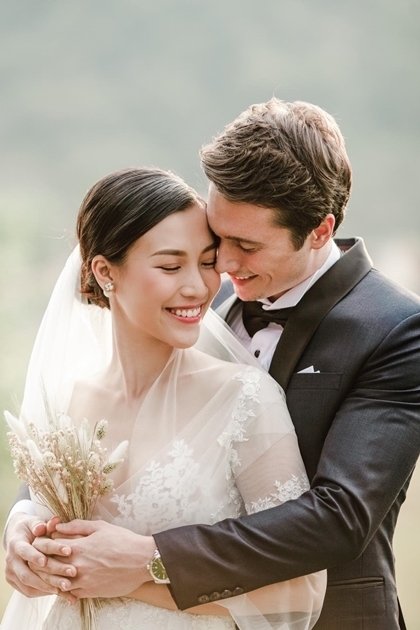 Bức ảnh cưới đầu tiên được Á hậu chia sẻ. Ảnh: Trương Thanh Hải.