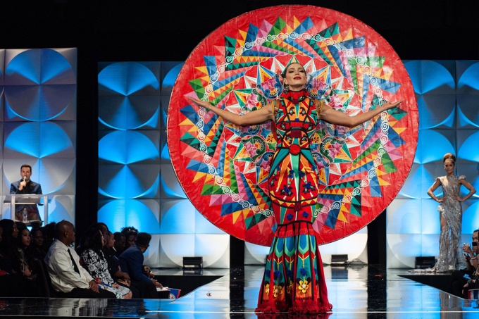 Trang phục dân tộc của thí sinh Miss Universe 2019