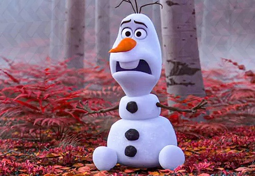 Cũng như phần đầu, người tuyết Olaf là cây hài với những câu thoại hóm hỉnh cùng các màn biến hóa hình dạng vụng về. Những màn chọc cười của cậu khiến tác phẩm bớt căng thẳng. Ảnh: Disney.