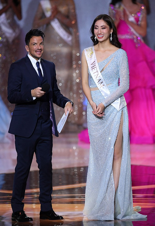 Lương Thùy Linh nghẹn ngào khi lọt vào Top 12 Miss World 2019. Ảnh: AFP.