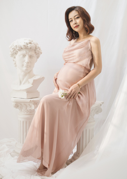 Hoa hậu Jennifer Phạm cho biết dự kiến sinh con vào tháng 1/2020. Ảnh: Rose Ng.